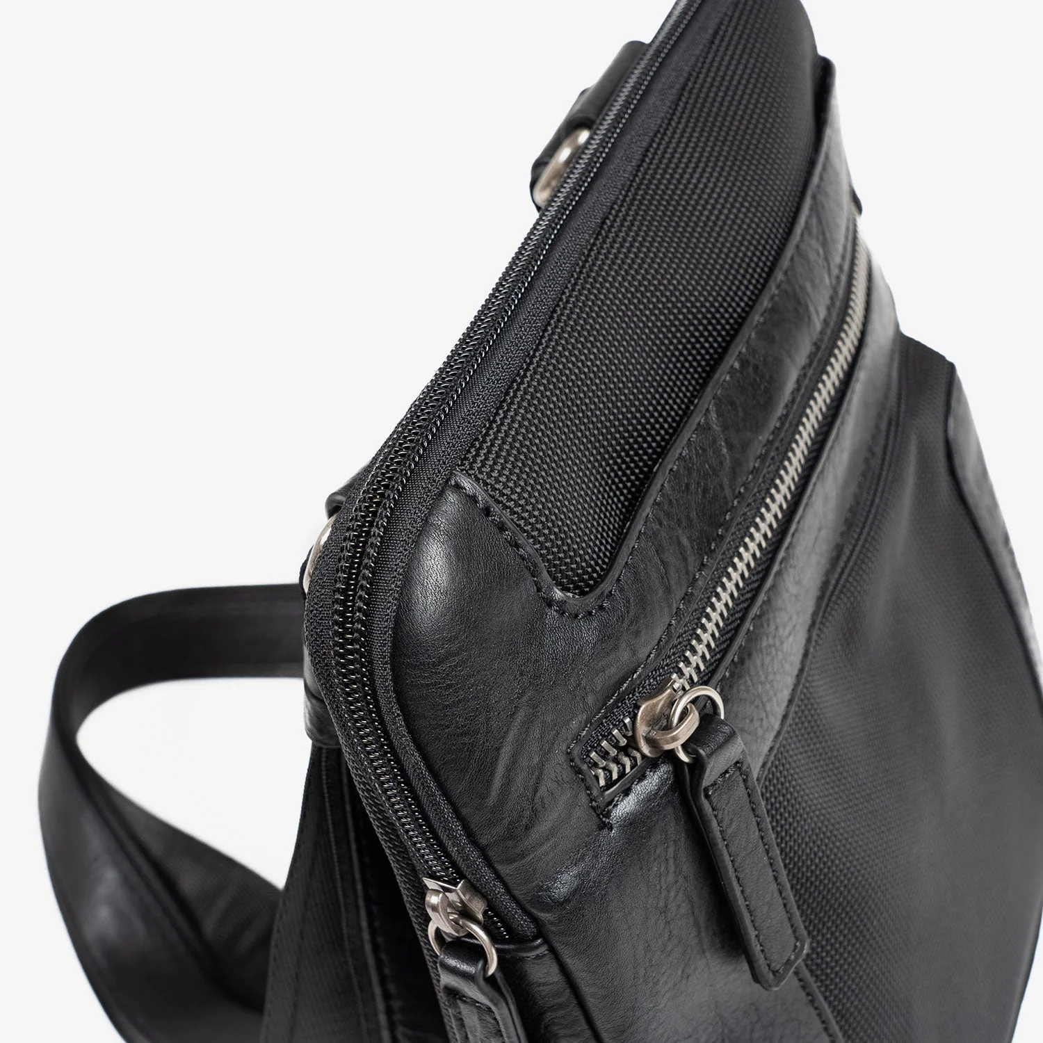 BOLSO BANDOLERA PARA HOMBRE, COLECCIÓN NYLON SPORT. 21.5x25x05 cm - Image 3