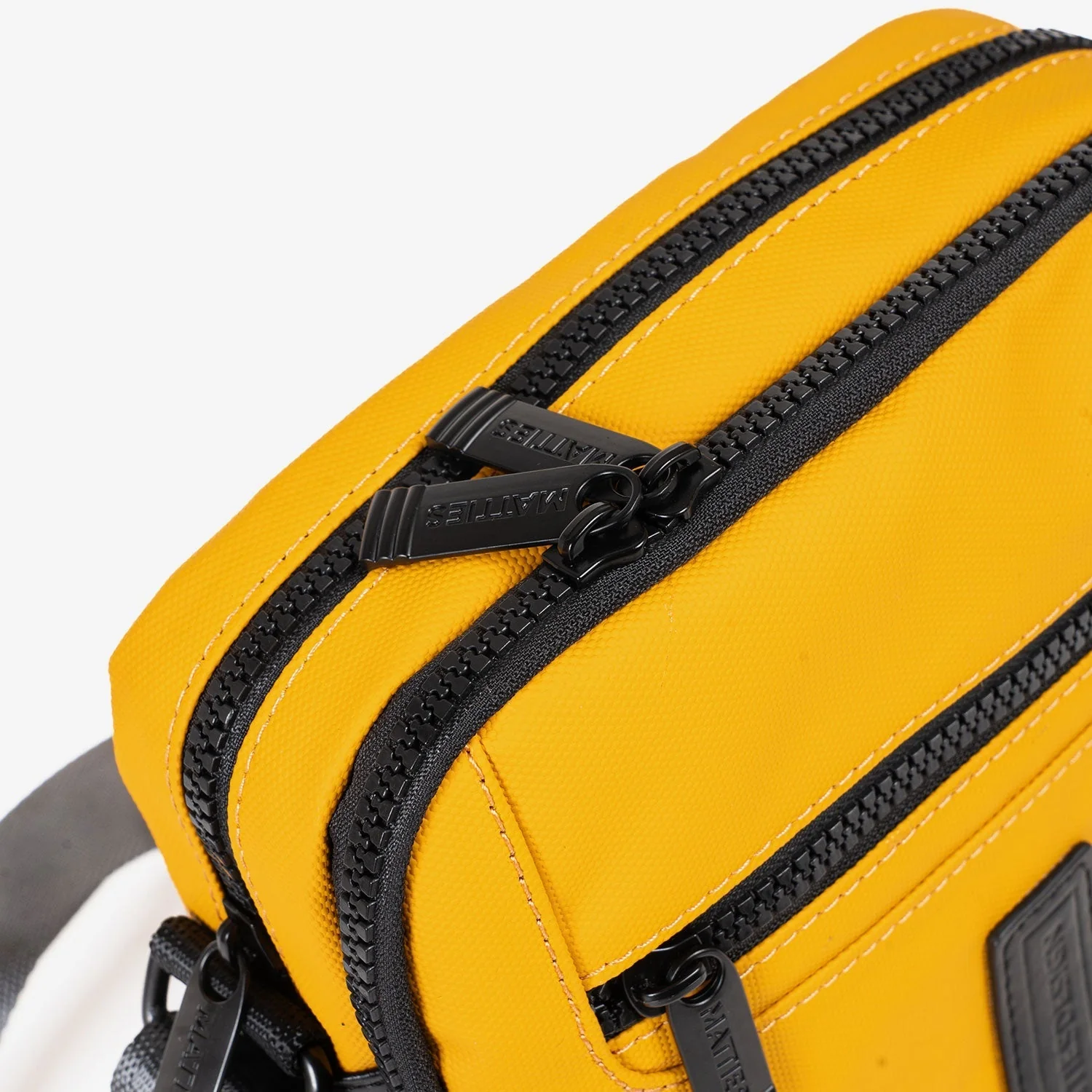 BOLSO BANDOLERA PARA HOMBRE, COLECCIÓN COATED NYLON. 19x24x07 cm - Image 9